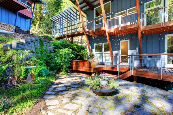 Large covered porch of luxury home with lake view. — Stock Photo, Image