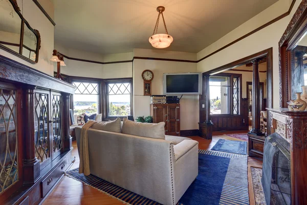 Authentic styled living room with royal blue rug. — Stock Photo, Image