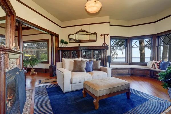 Authentic styled living room with royal blue rug. — Stock Photo, Image