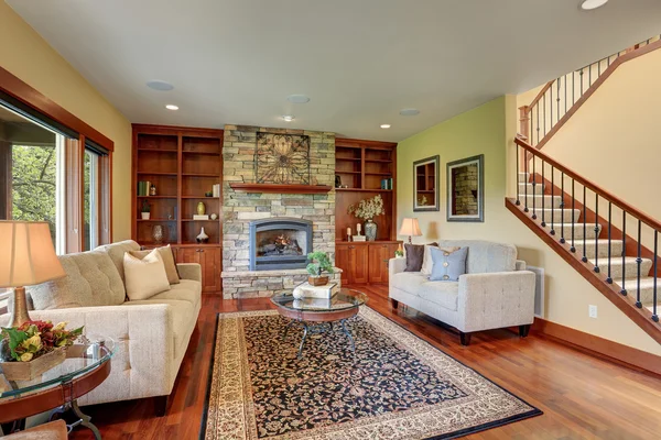 Traditional living room with hardwood floor. — Stock Photo, Image