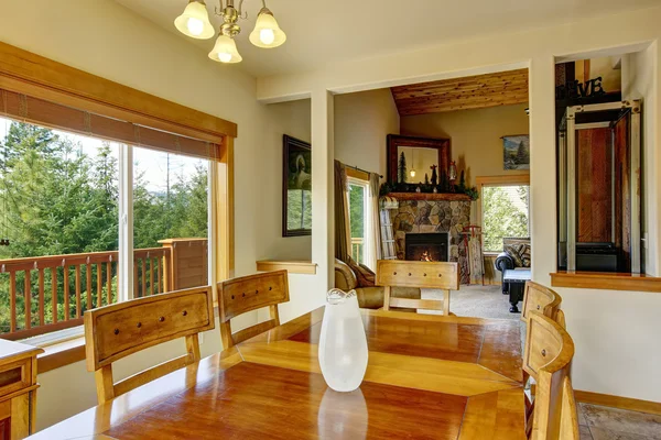 Bonito comedor tabe con vistas . — Foto de Stock