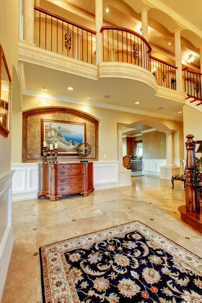 Elegant entryway to luxury home. — Stock Photo, Image