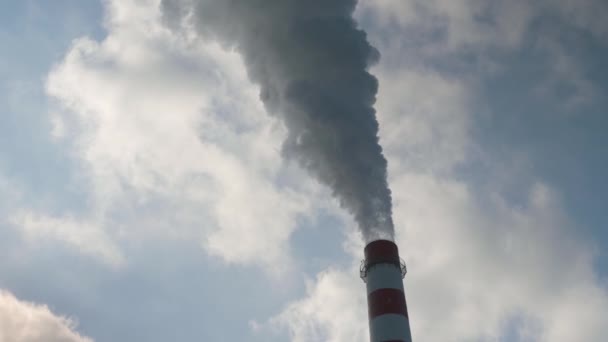 Rookpijp Van Thermische Centrale Tegen Lucht Milieuverontreiniging — Stockvideo