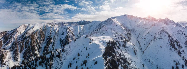 Schöner Morgen Den Winterbergen Blick Auf Die Winterliche Berglandschaft Kasachstan — Stockfoto