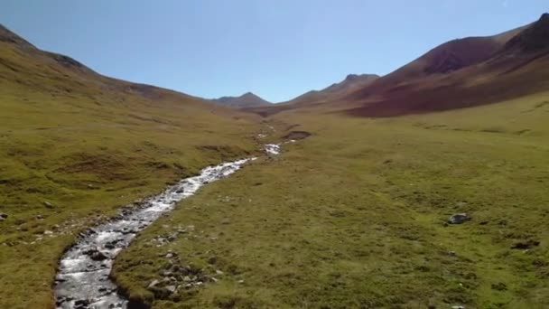 Puncak Sungai Kensu Pada Musim Panas Wilayah Padang Rumput Tradisional — Stok Video