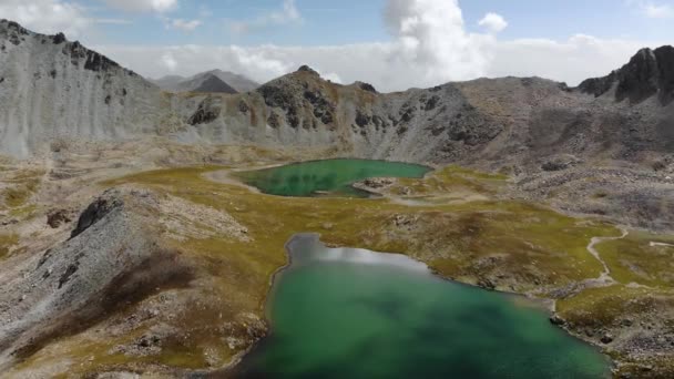 Kensu Nehri Nin Yukarısındaki Tepelerin Dağ Göllerinin Manzarası Moraine Göl — Stok video