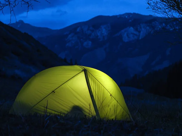 Nattcamping Högt Uppe Bergen Ljus Tälten Flerdagarsresa — Stockfoto