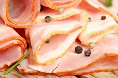 çiğ jambon dilimleri