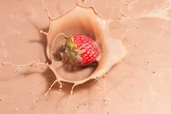 Strawberry in milk — Stock Photo, Image