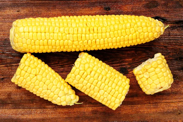 Corn on wood — Stock Photo, Image