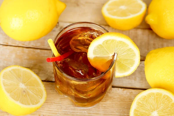 Buzlu çay ve limon — Stok fotoğraf