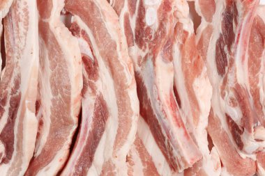 Çiğ domuz eti yakın.