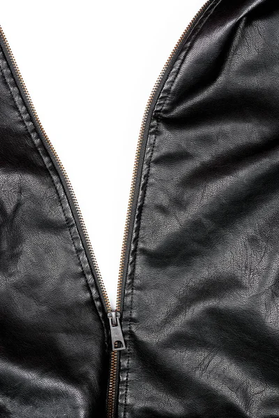 白い上にオープンジッパー付きレザージャケットの閉鎖 — ストック写真