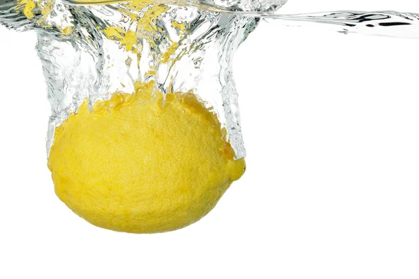 Citron dans l'eau — Photo