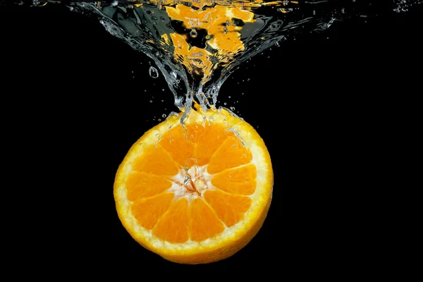 Orange im Wasser — Stockfoto