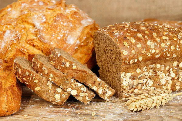 Whole wheat bread — Stock Photo, Image