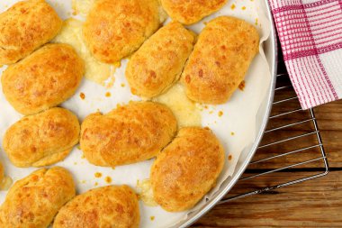 tepsi üzerinde hamur işleri