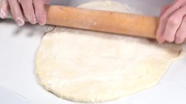 Mangırla çalışan pimini olan kadın