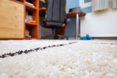 Yatak odasının düşük açılı görüntüsü, ön odak 