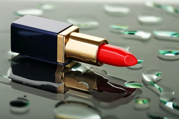 Lipstick and water — Stock Photo, Image