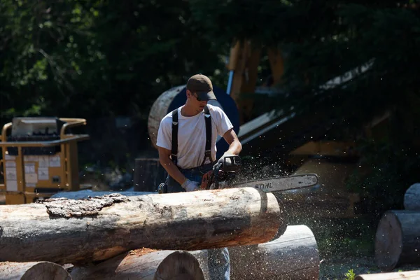 Prospect Oregon Usa August 2014 Man Competes Chainsaw Event Fastest — Stock Photo, Image