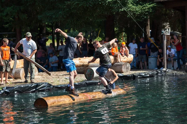 Prospect Oregon Usa August 2014 Two Men Compete Log Rolling — Stock Photo, Image