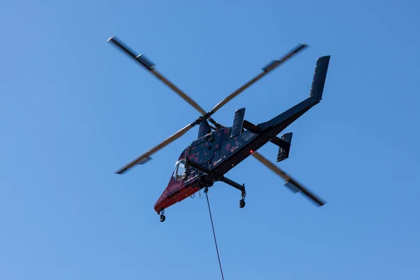 見通し オレゴン州 2014年9月9日 オレゴン州プロスペクト近くの790Fireと戦うために離陸する干渉ローターを備えた特別な内蔵K Maxヘリコプター — ストック写真