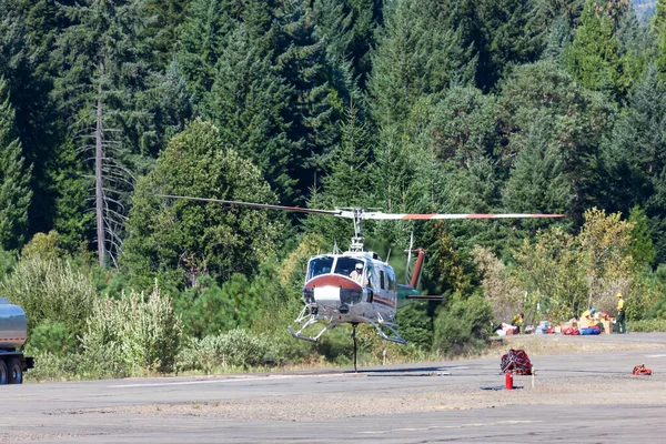 Prospect Oregon Eua Setembro 2014 Helicóptero Combate Incêndios Descola Pista — Fotografia de Stock