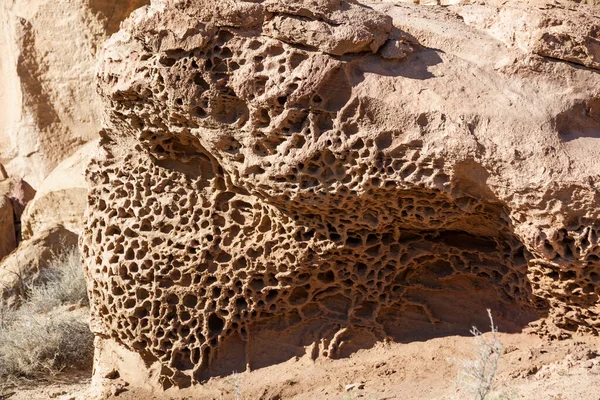 Ένας Μεγάλος Βράχος Από Ψαμμίτη Διαβρώνεται Την Πάροδο Του Χρόνου — Φωτογραφία Αρχείου