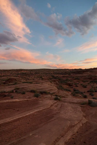 Eroded Sandsten Landskap Prickad Med Liten Borste Blå Himmel Och — Stockfoto