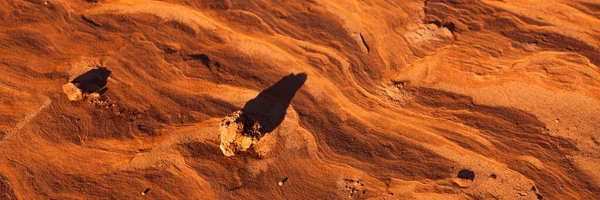 Sol Última Hora Tarde Creando Largas Sombras Sobre Pequeños Guijarros —  Fotos de Stock