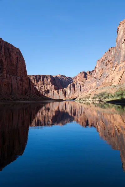 Luz Sombra Agua Tranquila Son Una Combinación Perfecta Para Reflejar — Foto de Stock