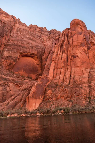 Glen Kanyonu Ndaki Colorado Nehri Üzerinde Antik Kumtaşı Duvarlar Geçmiş — Stok fotoğraf