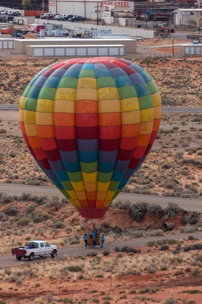 Page Arizona Usa Října 2014 Členové Týmu Pomáhají Účastníkovi Balónu — Stock fotografie