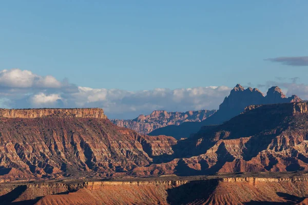 Looking Zion National Parks Landscape Eroding Mountains Plateaus Peaks Soft — Stock Photo, Image