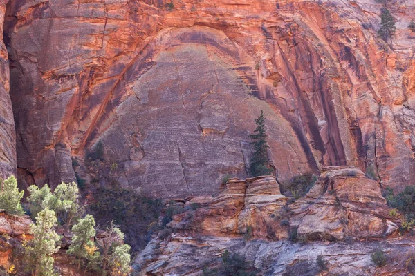 Erosione Sta Causando Formazione Grande Arco Nelle Pareti Colorate Del — Foto Stock