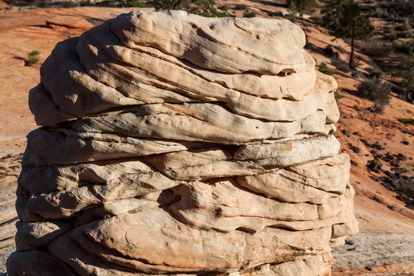 Uma Grande Formação Rochosa Arenito Hoodoo Com Camadas Rodopiantes Areia — Fotografia de Stock