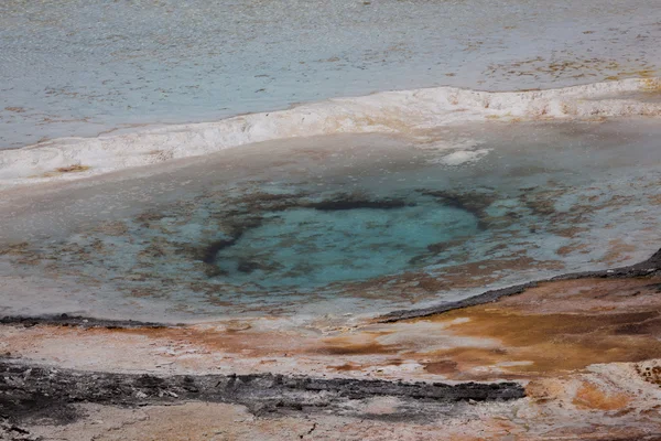 Varma Mineral Pool på nära håll — Stockfoto