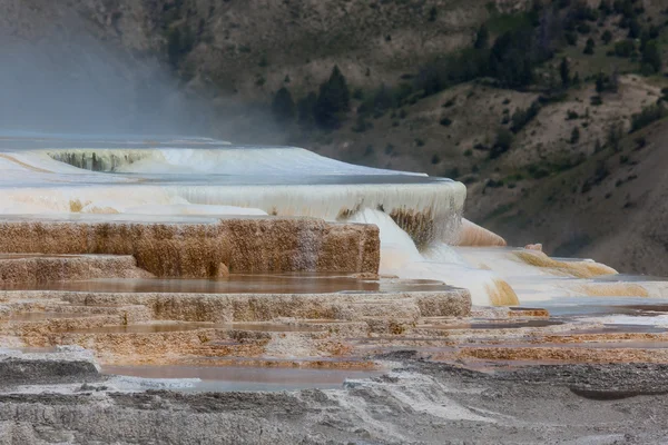 Водопад горячей воды — стоковое фото