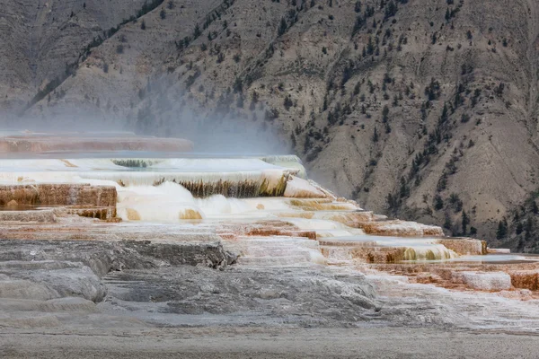 Mammoth Hot Springs — Stock Photo, Image