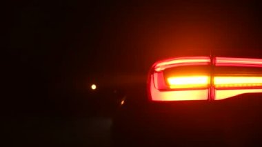 Arka lambada yanıp sönen sarı yanıp sönen ışık