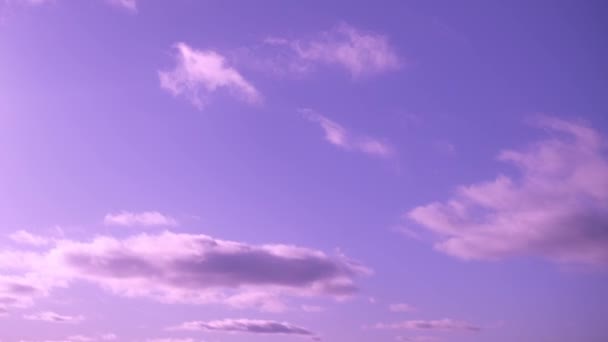 Solig blå himmel med moln tiden förfaller — Stockvideo
