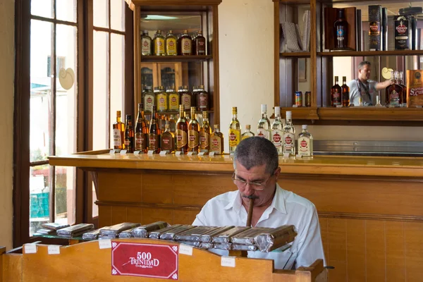 Cigar roller in the House of the Cuban cigar