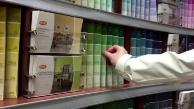 Bazı palatte renk ölçekleri ev depo mağaza alarak kadın