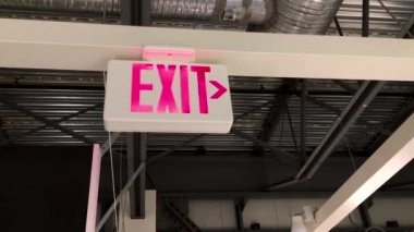 Çıkış işareti IKEA mağazası içinde hareket