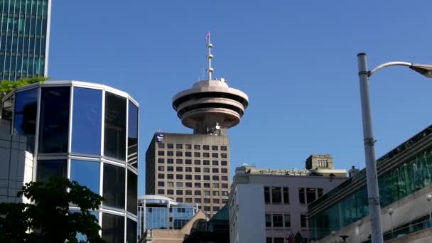 Edificio de negocios moderno y torre de vigilancia de Vancouver en el centro de Vancouver BC Canada . — Vídeos de Stock
