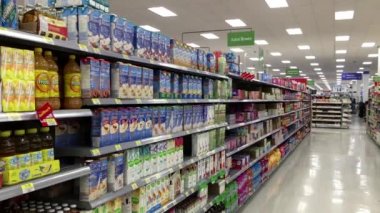 uice, çay ve kahve içecek koridor Walmart mağaza 