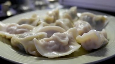 Duman ile bir tabak köfte kadar kapatın