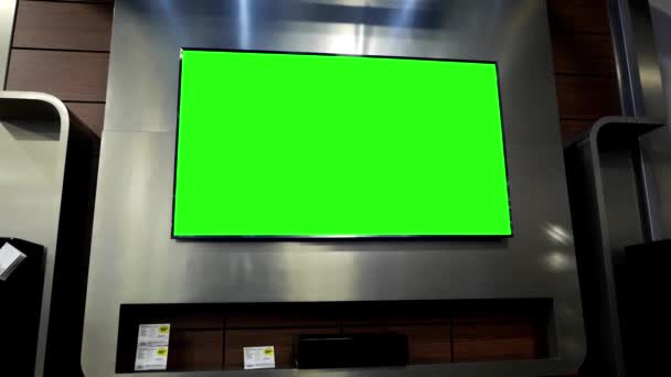 Pantalla tv con pantalla verde dentro de la tienda — Vídeos de Stock