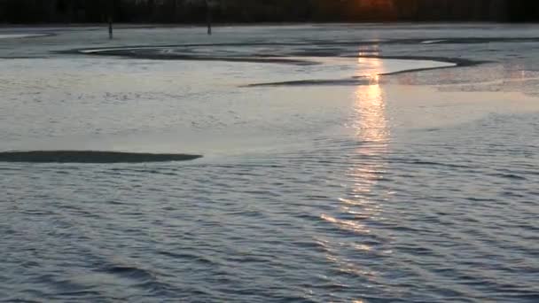 Rivier dock met zon stralend door rivier bij Rocky point park — Stockvideo